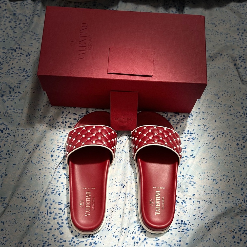 Valentino Garavani Rockstud Slides in Red and white - Picture 15 of 15